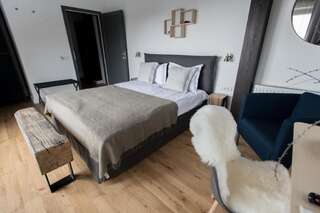 Гостевой дом The Pines Boutique Villa Брашов Двухместный номер Делюкс с 1 кроватью - Вид на сосновый лес-22