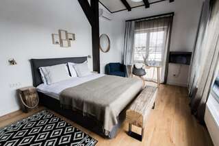 Гостевой дом The Pines Boutique Villa Брашов Двухместный номер Делюкс с 1 кроватью - Вид на сосновый лес-23